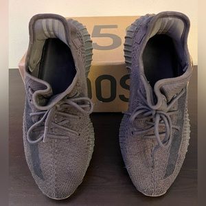 Men’s size 9 Yeezy 350 V2 Cinder